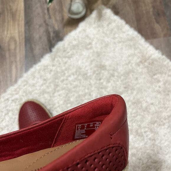 Clarks 6 M Red Leather Perforated Espadrille Danelly Adira Slip-On Ballet Flats - Picture 6 of 6